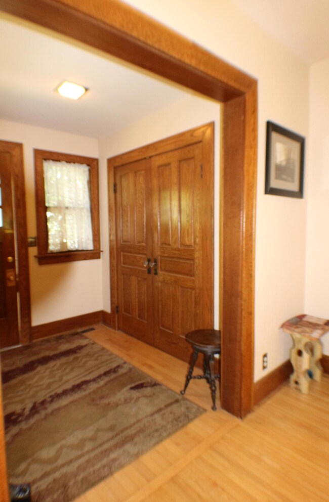 Front Entry<|>Public<|>