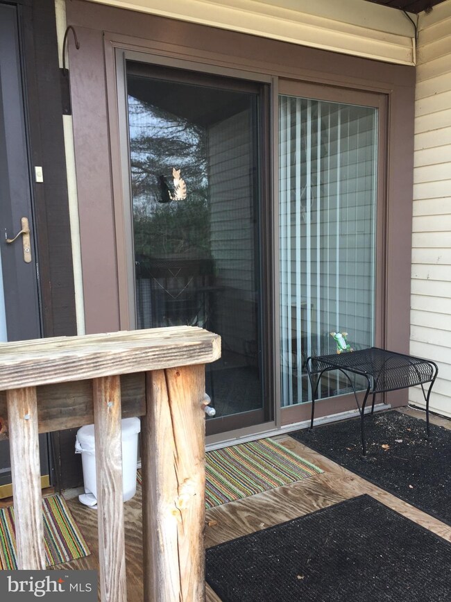 2537 Fox Ridge Ct unit 54, Woodbridge, VA 22192 - photo 2