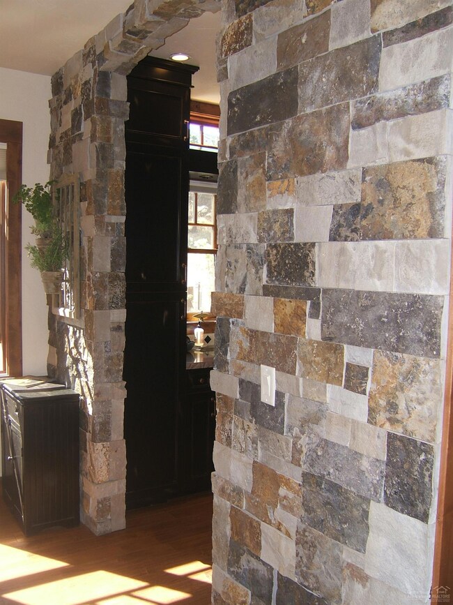 2101 NW Awbrey Rd, Bend, OR 97703 - photo 3