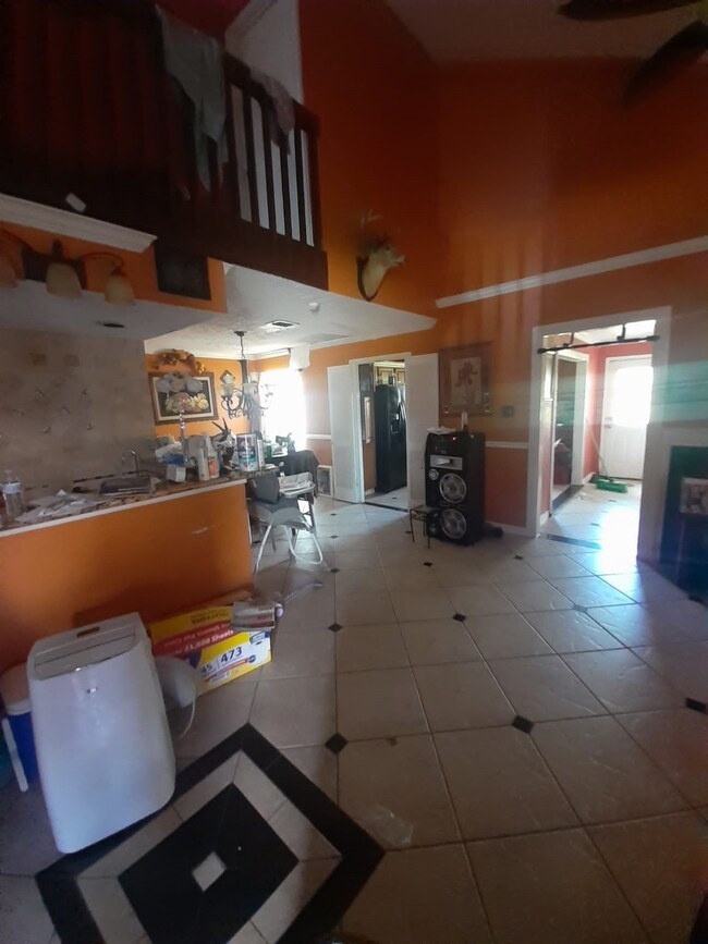 8819 Cold Lake Dr, Houston, TX 77088 - photo 4