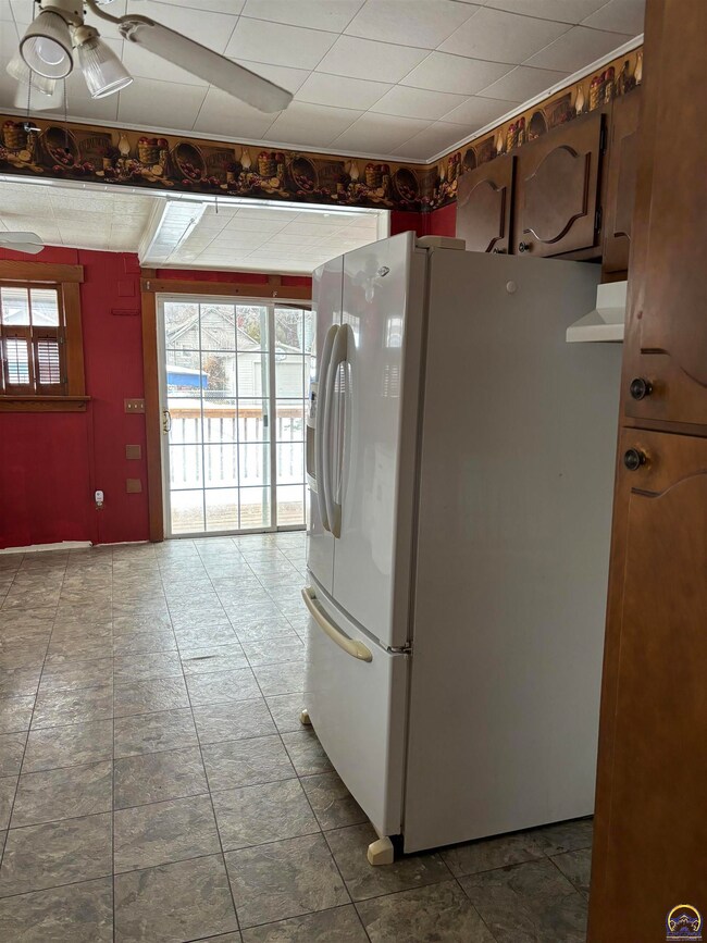 1267 SW Plass Ave, Topeka, KS 66604 - photo 5