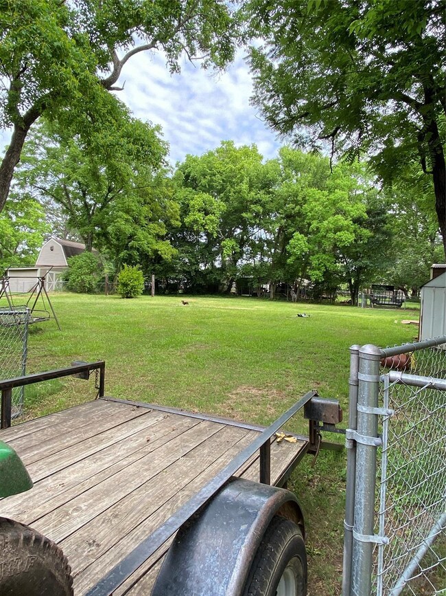 Huge level backyard !!
