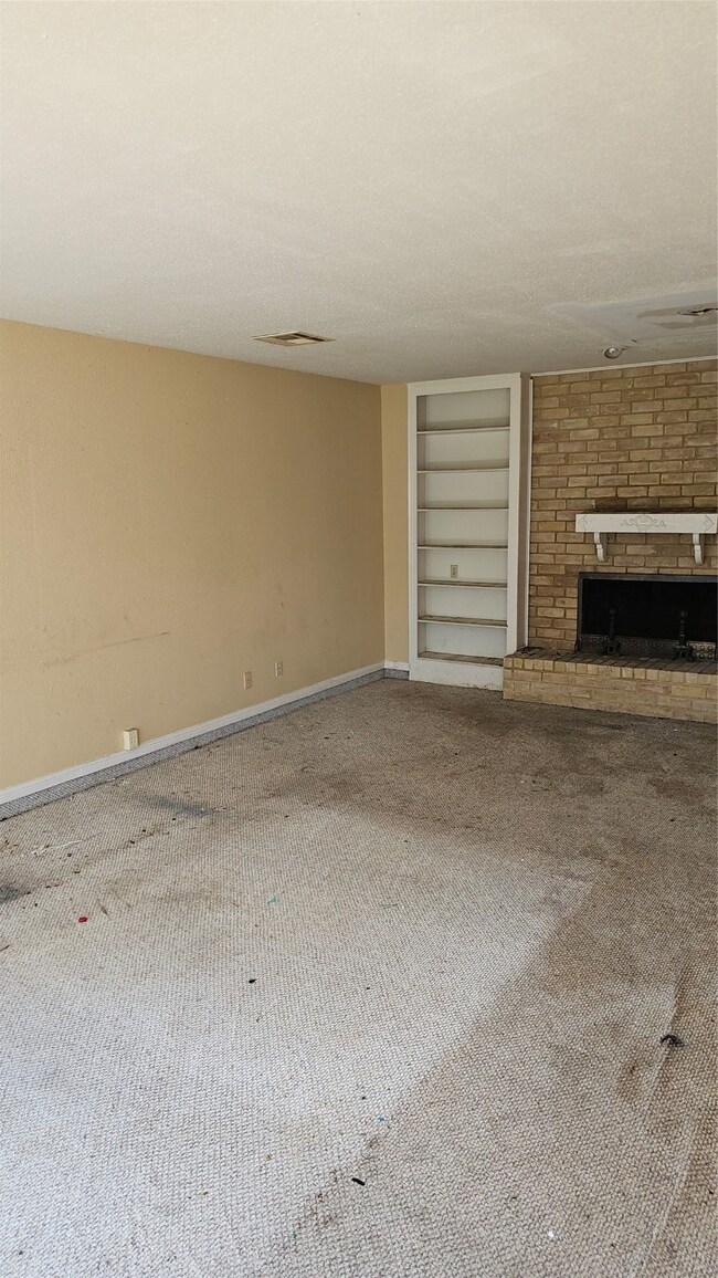 7726 Maple Tree Dr, Houston, TX 77088 - photo 7