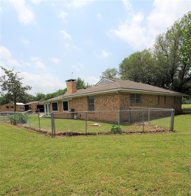 421 S Oak St, Ector, TX 75439 - photo 5