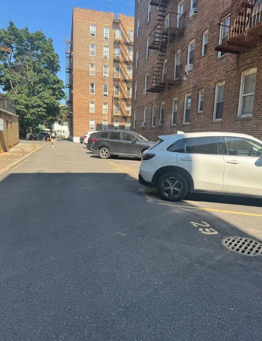 Co-Op Apartment Building unit C4, Flushing, NY 11354 - photo 2