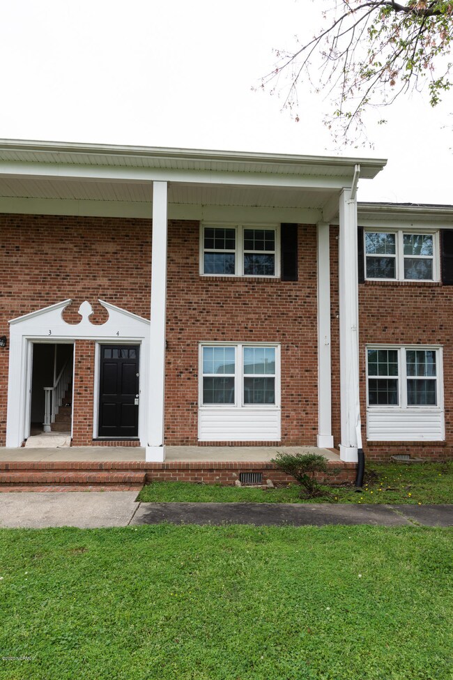327 Richlands Ave unit 4, Jacksonville, NC 28540 - photo 2