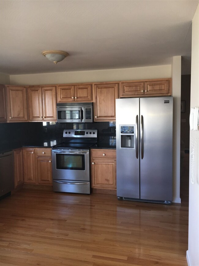 102 Forest Hill Way unit 51, Manchester, NH 03109 - photo 2