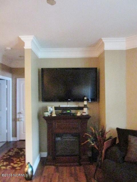 living area 4