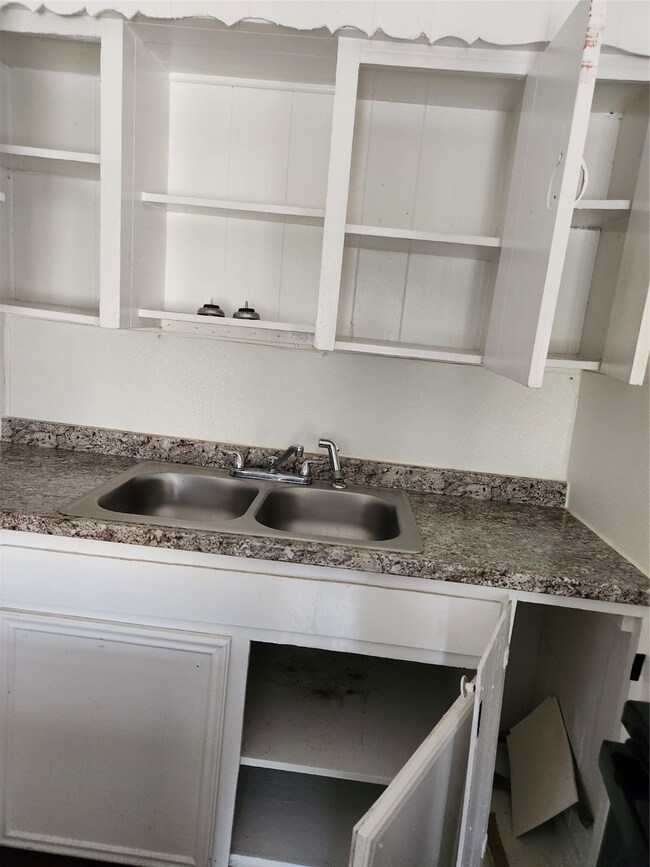 1026 Miles St unit 2, Rosenberg, TX 77471 - photo 4