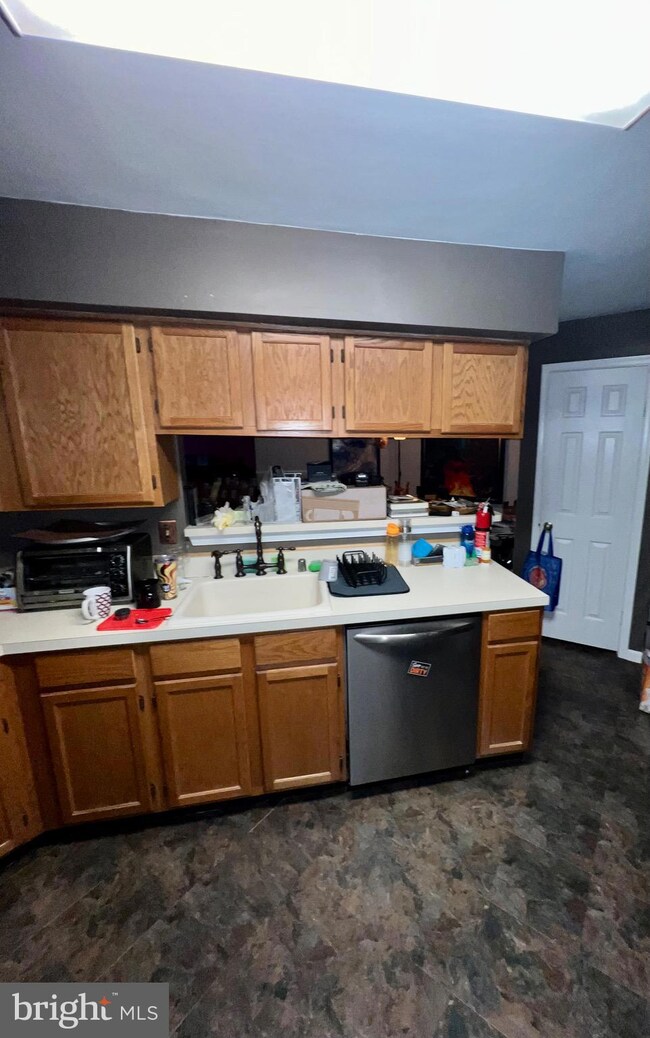 4037 Chetham Way, Woodbridge, VA 22192 - photo 6