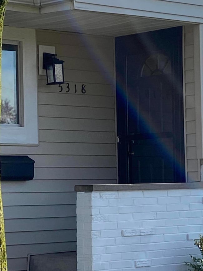 5318 Eisenhower Rd, Columbus, OH 43229 - photo 3