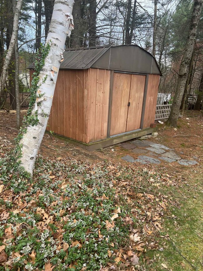 11 Ross Dr, Londonderry, NH 03053 - photo 5