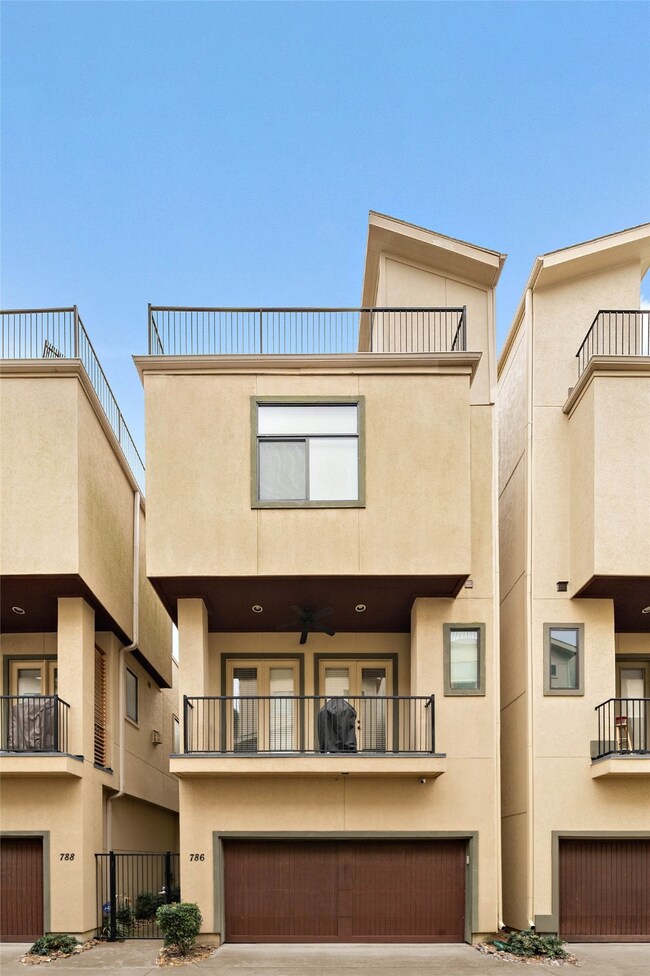 786 Nicholson St, Houston, TX 77007 - photo 2