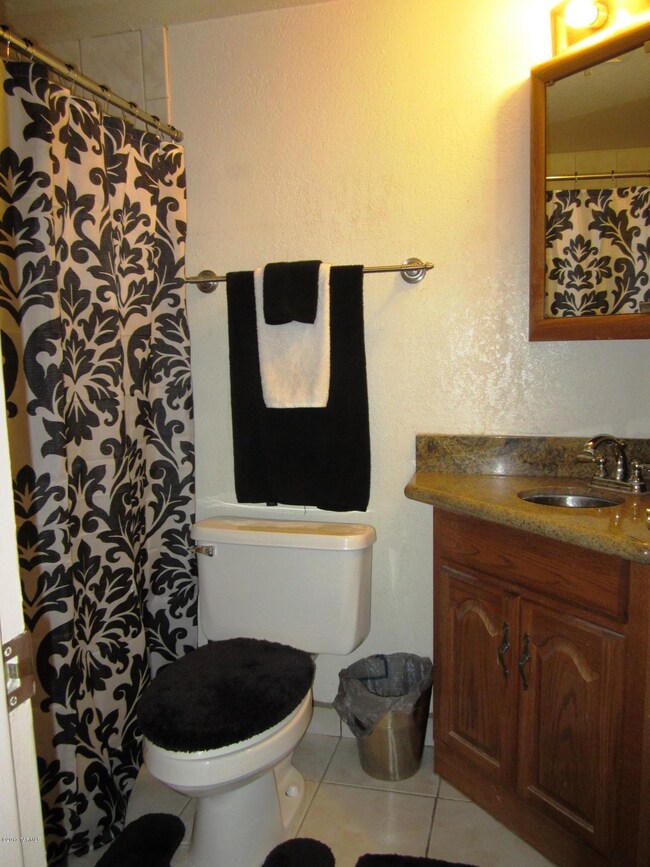 HALL/GUEST BATH