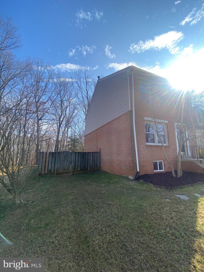1993 Mayflower Dr, Woodbridge, VA 22192 - photo 2