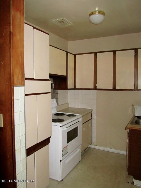 5422 Marcia Cir, Jacksonville, FL 32210 - photo 2