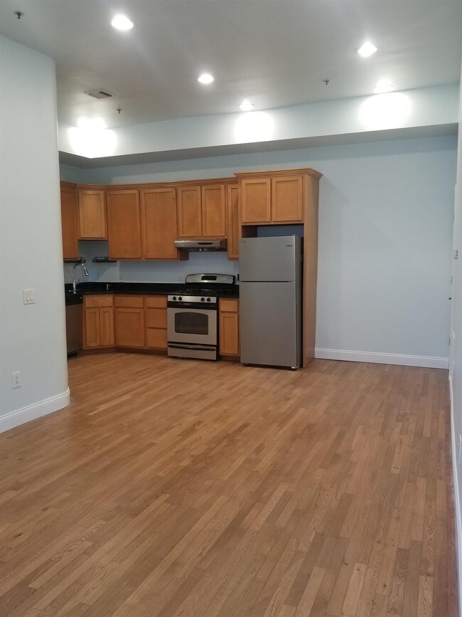 6515 Palisade Ave unit 103, West New York, NJ 07093 - photo 5