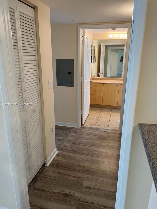 Regent Park At Young Circle unit 420, Hollywood, FL 33020 - photo 6