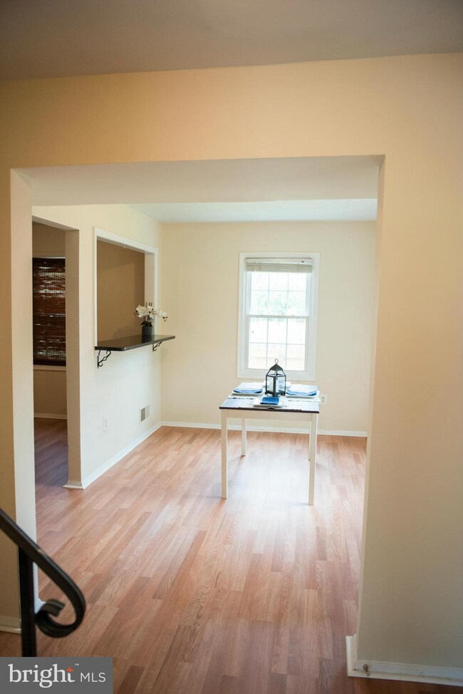 2917 Williamsburg Ct, Woodbridge, VA 22191 - photo 3