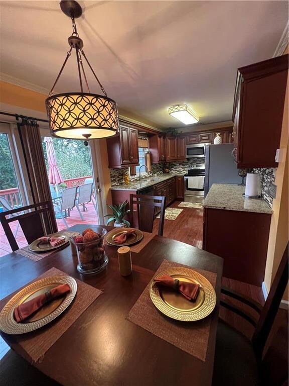 Dining room to kitchen view