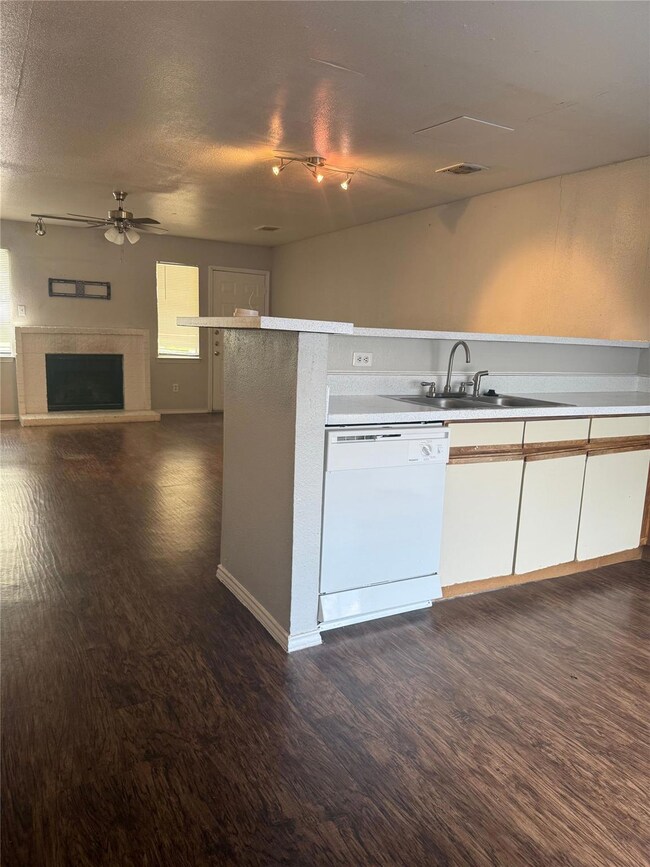 1802 River Crossing Cir unit C, Austin, TX 78741 - photo 2