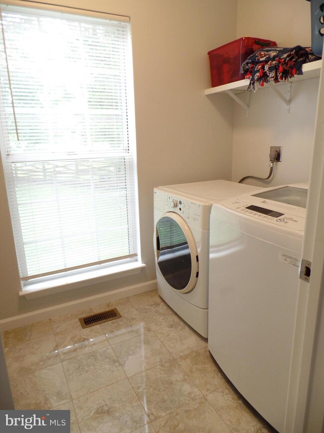 8517 Troutman Ct, Manassas, VA 20110 - photo 7