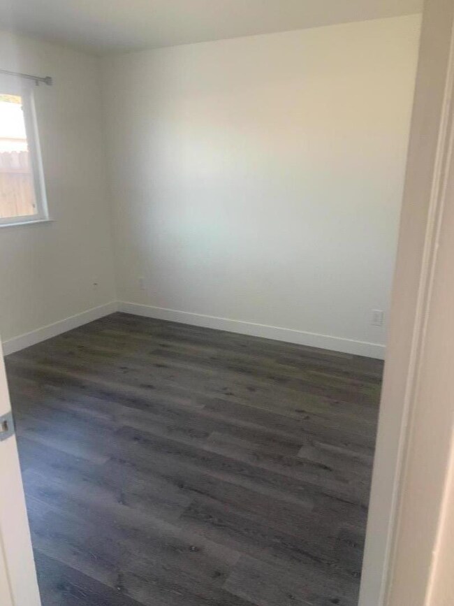 897 Alpha Rd unit B, Turlock, CA 95380 - photo 7