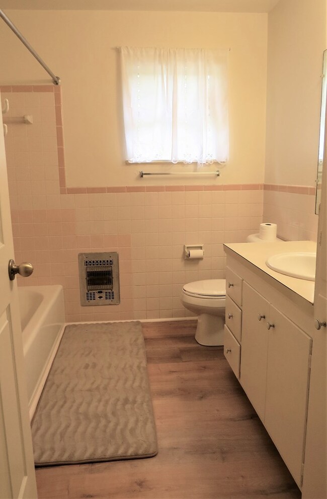 610 W Travis St, Fredericksburg, TX 78624 - photo 6