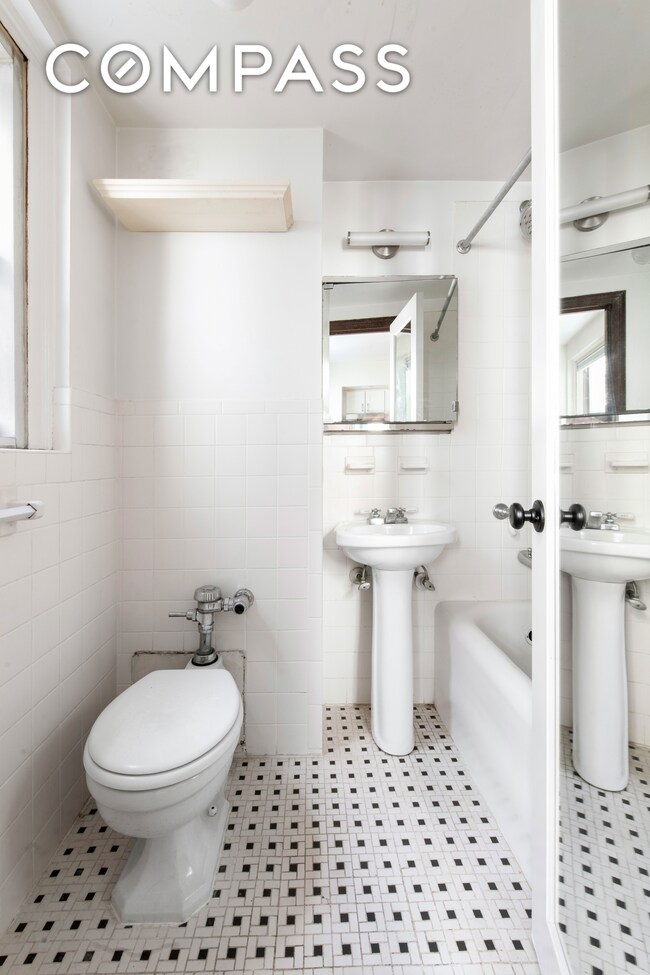 The Cloister unit 510, New York, NY 10017 - photo 4