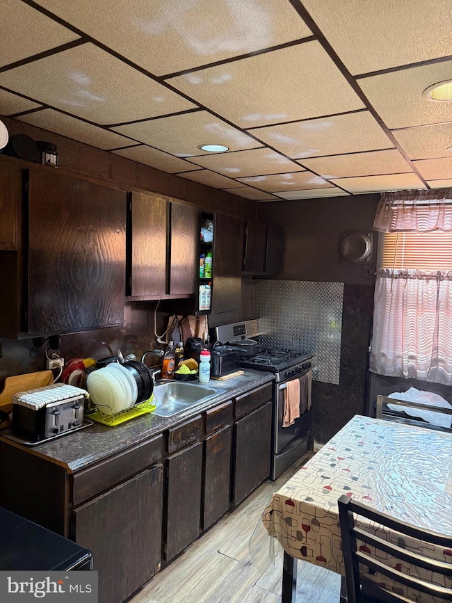 576 Alcott St, Philadelphia, PA 19120 - photo 3