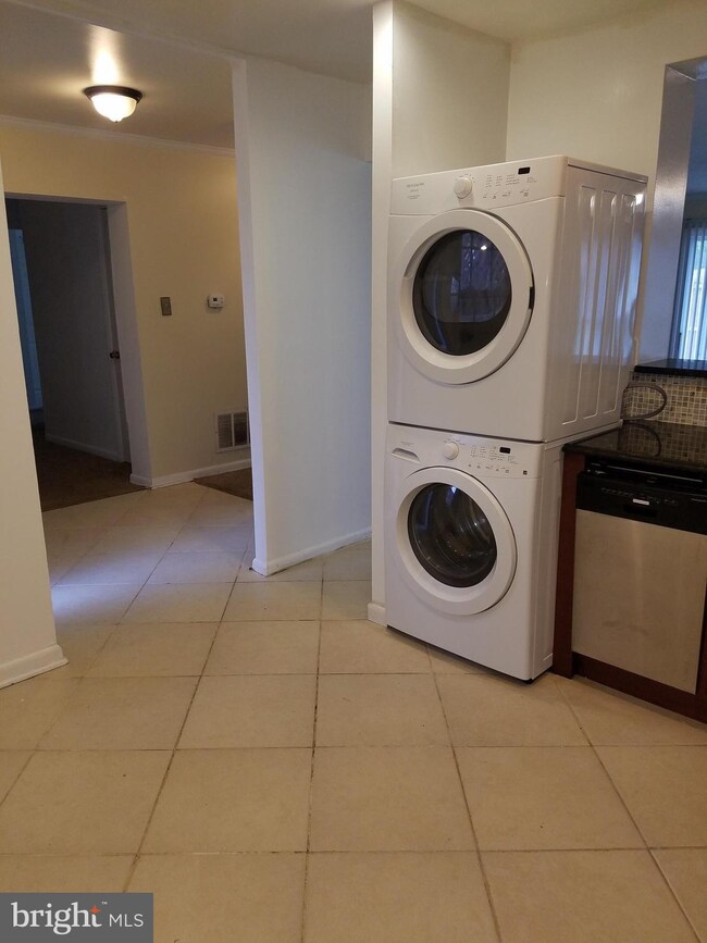 11364 Laurelwalk Dr, Laurel, MD 20708 - photo 3