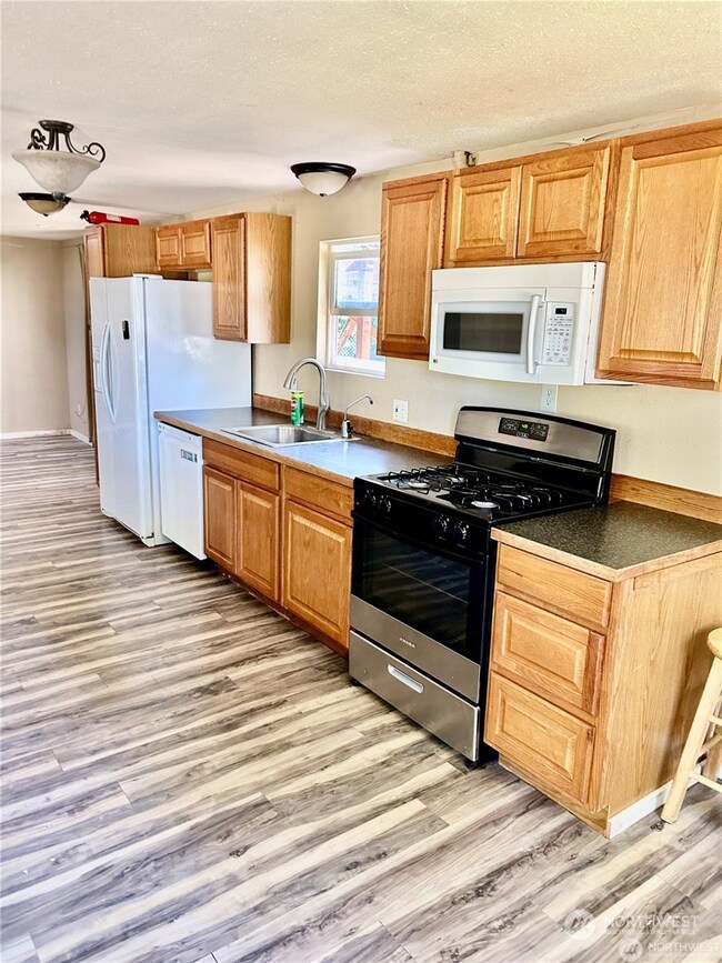 8925 Pepperidge Ln SE, Yelm, WA 98597 - photo 5