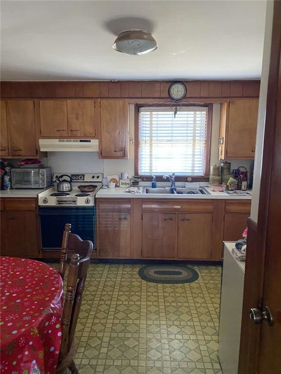 130 Belvedere Dr, Cranston, RI 02920 - photo 6