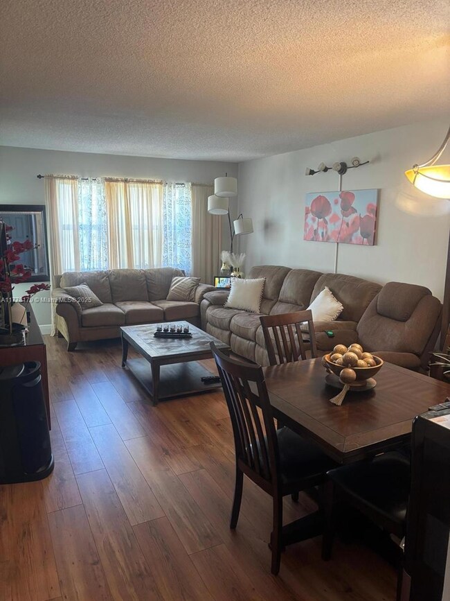 151 Berkley Rd unit 206, Hollywood, FL 33024 - photo 4