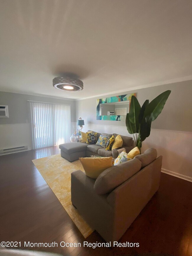 Yacht Harbor unit b1 winter, Sea Bright, NJ 07760 - photo 3