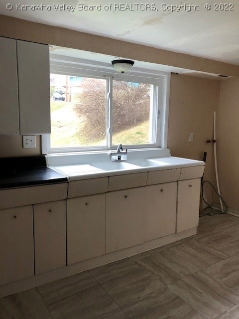 113 Oak St, Dunbar, WV 25064 - photo 3