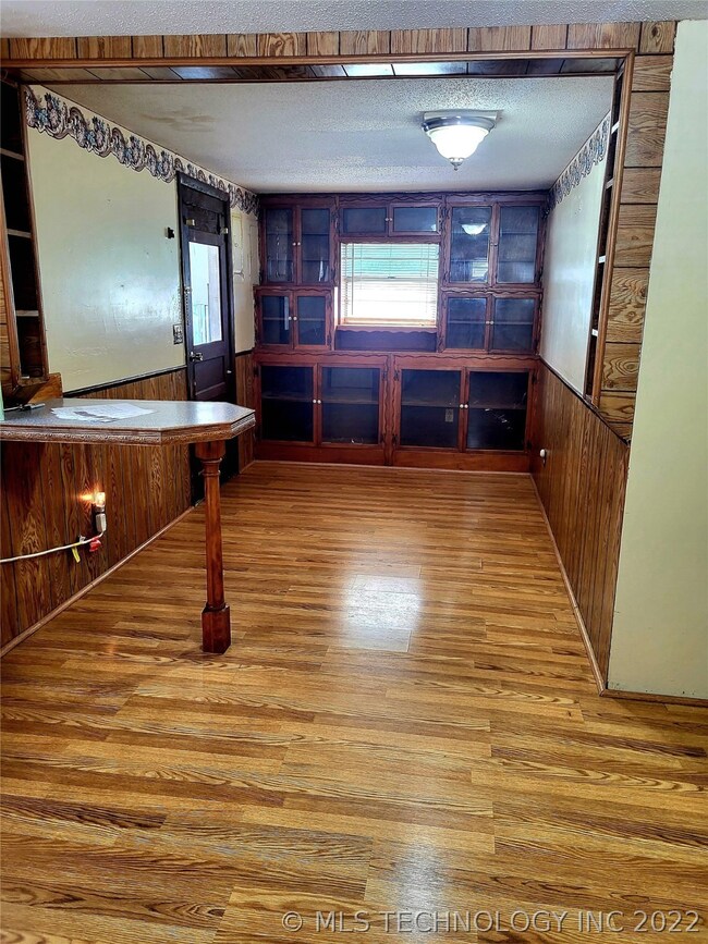 304 E Main St, Chouteau, OK 74337 - photo 7