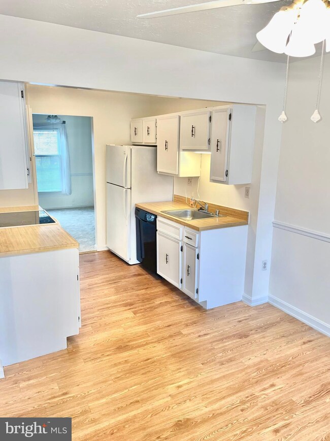 2105 Lang Dr, Crofton, MD 21114 - photo 5