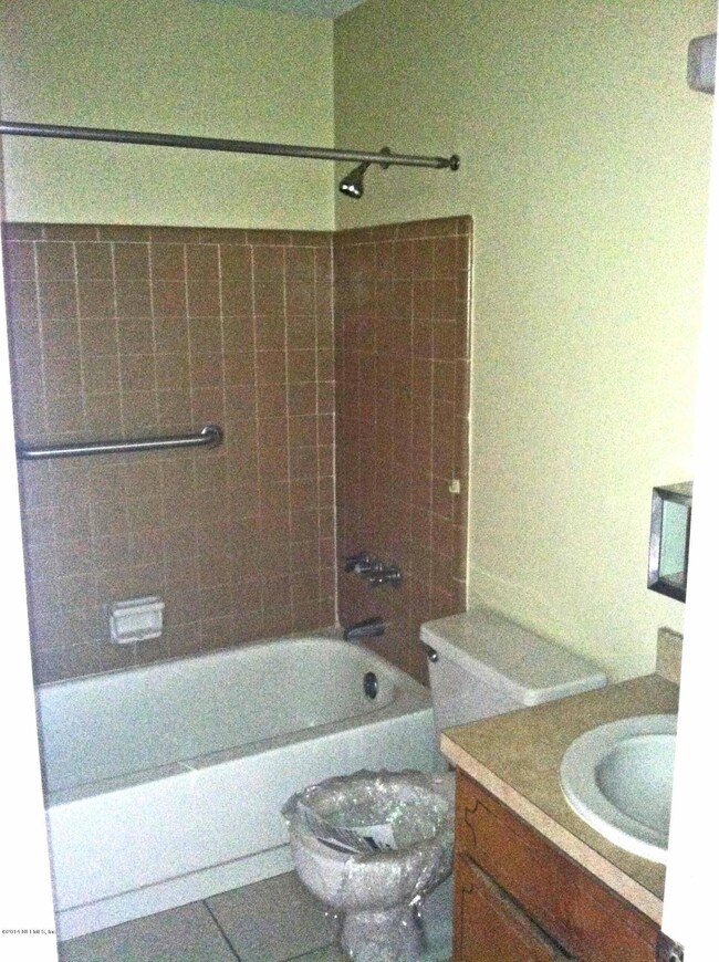 8988 Ivey Rd, Jacksonville, FL 32216 - photo 7