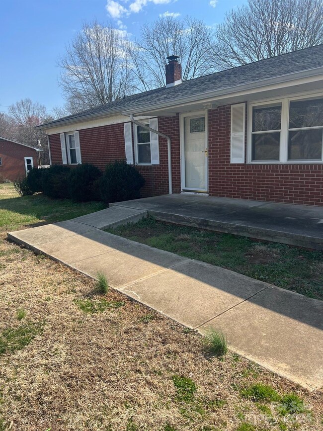 448 Ostwalt Amity Rd, Troutman, NC 28166 - photo 2