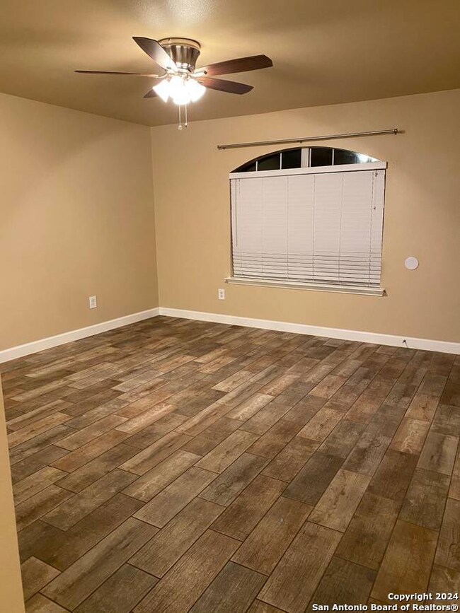 10646 S Shaenridge, San Antonio, TX 78254 - photo 4