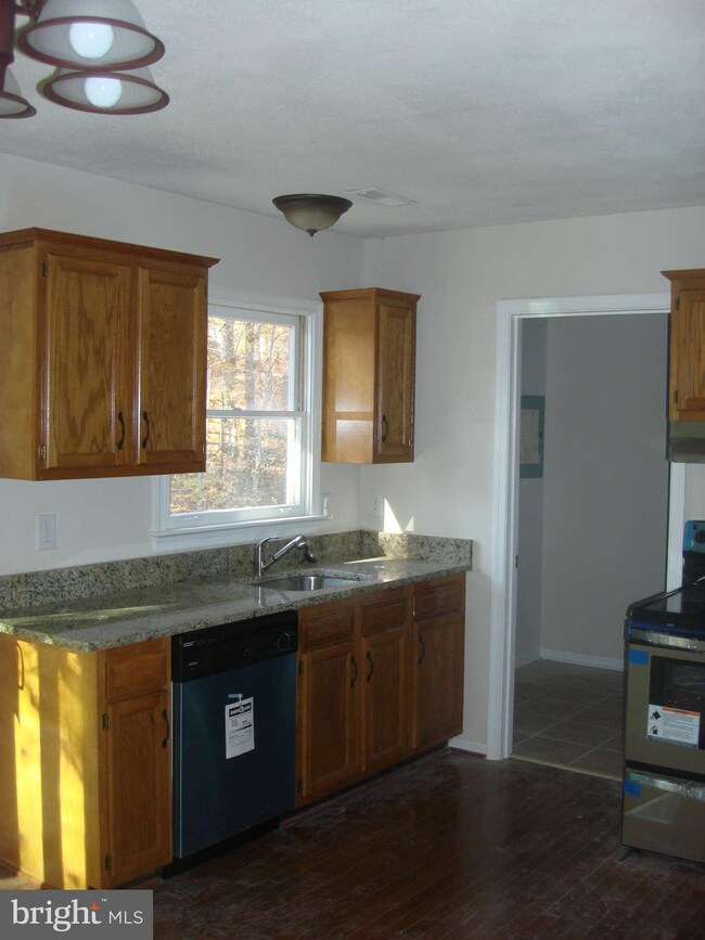 603 Southampton Dr, Ruther Glen, VA 22546 - photo 4