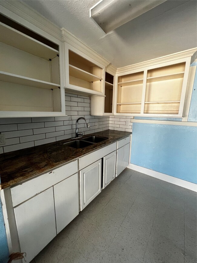 2909 King St unit C, Houston, TX 77026 - photo 6