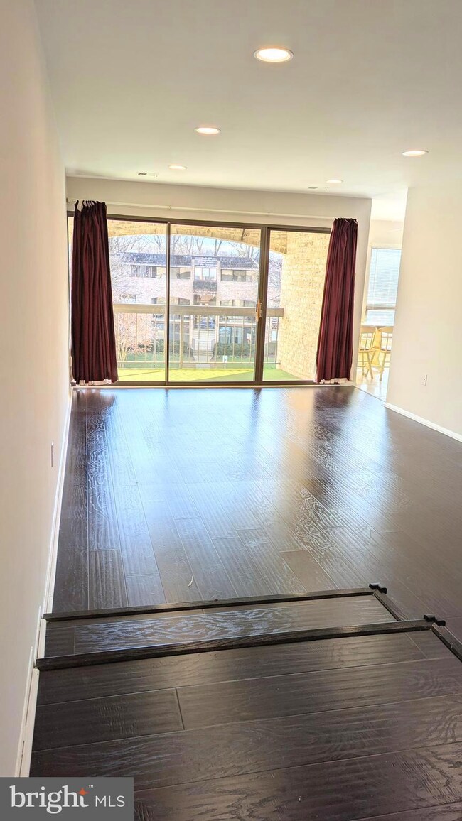 429 Christopher Ave unit 23, Gaithersburg, MD 20879 - photo 6