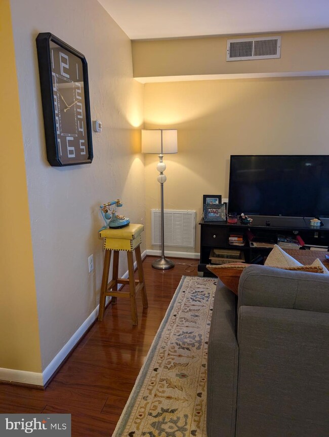 10722 West Dr unit 302, Fairfax, VA 22030 - photo 6