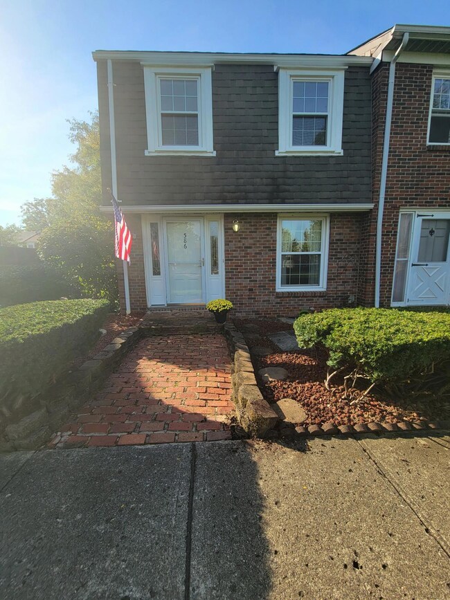 586 Dlyn St unit 1, Columbus, OH 43228 - photo 2