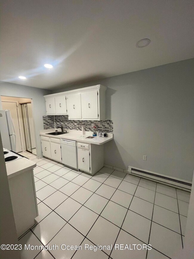 7 Pine Cluster Cir unit K, Manalapan, NJ 07726 - photo 3