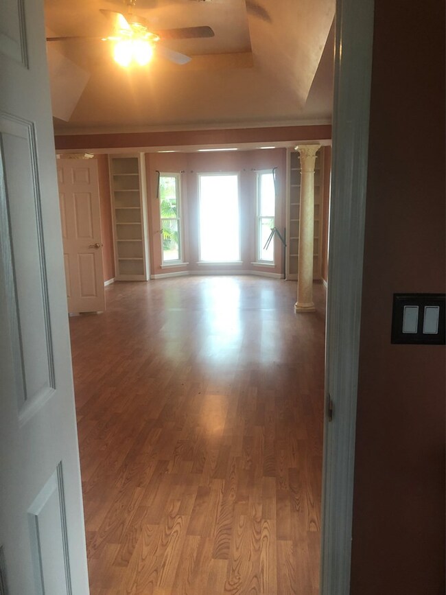 Owner's suite with sitting area