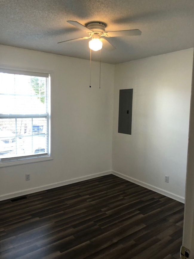 304 Canova Dr, Shelbyville, TN 37160 - photo 7