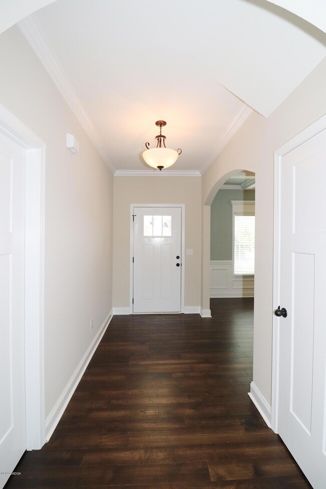 411 Avery Ct - Foyer 2